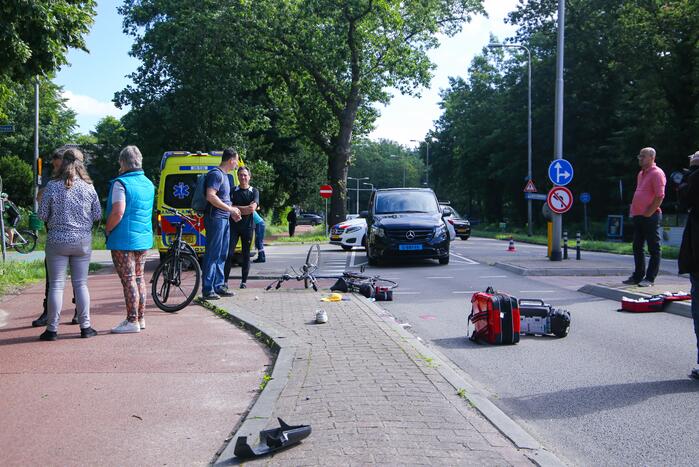Overstekende fietser gewond bij botsing met taxibus