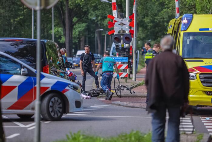 Overstekende fietser gewond bij botsing met taxibus