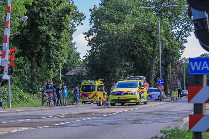 Overstekende fietser gewond bij botsing met taxibus