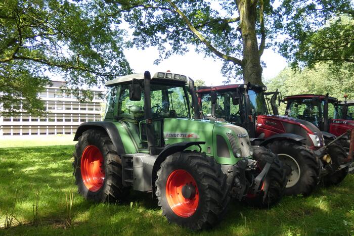 Boeren voeren actie bij provinciehuis