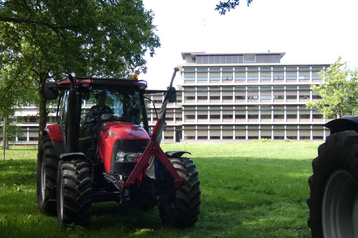 Boeren voeren actie bij provinciehuis