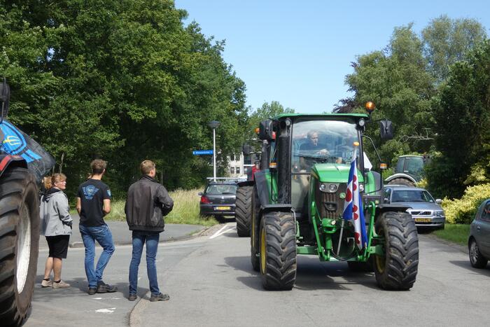 Boeren voeren actie bij provinciehuis