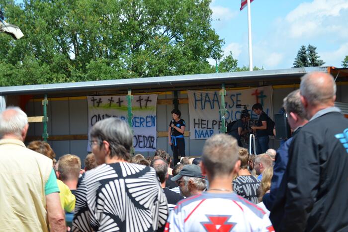 Boeren voeren actie bij provinciehuis