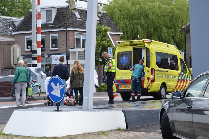 Vrouw gewond naar ziekenhuis gebracht