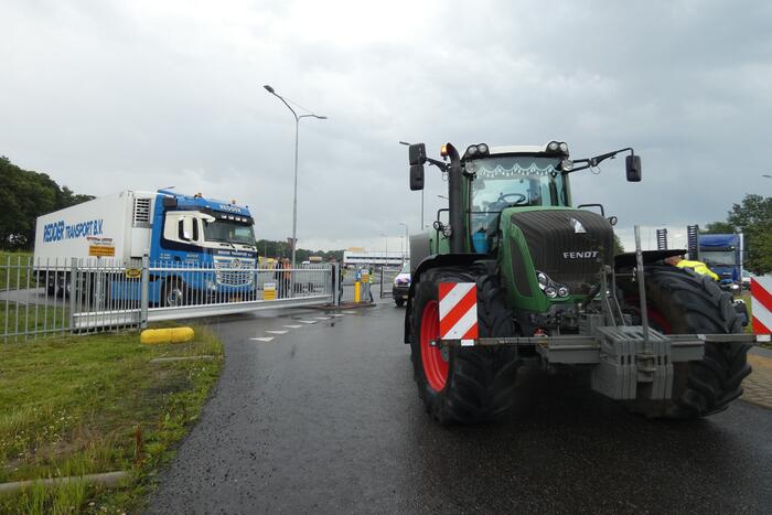 Broeren blokkeren toegang tot Jumbo distributiecentrum