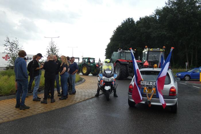 Broeren blokkeren toegang tot Jumbo distributiecentrum