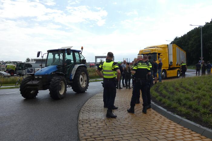 Broeren blokkeren toegang tot Jumbo distributiecentrum