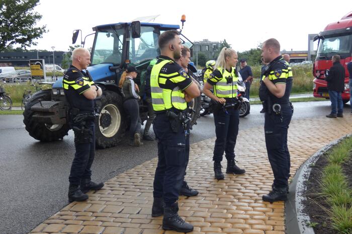 Broeren blokkeren toegang tot Jumbo distributiecentrum