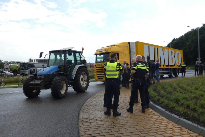 Broeren blokkeren toegang tot Jumbo distributiecentrum