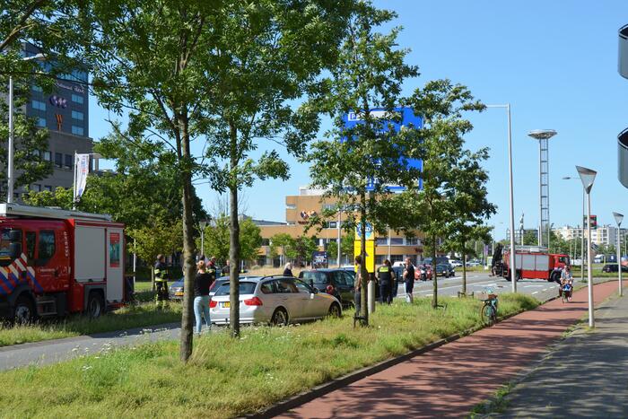 Meerdere auto's botsen op elkaar