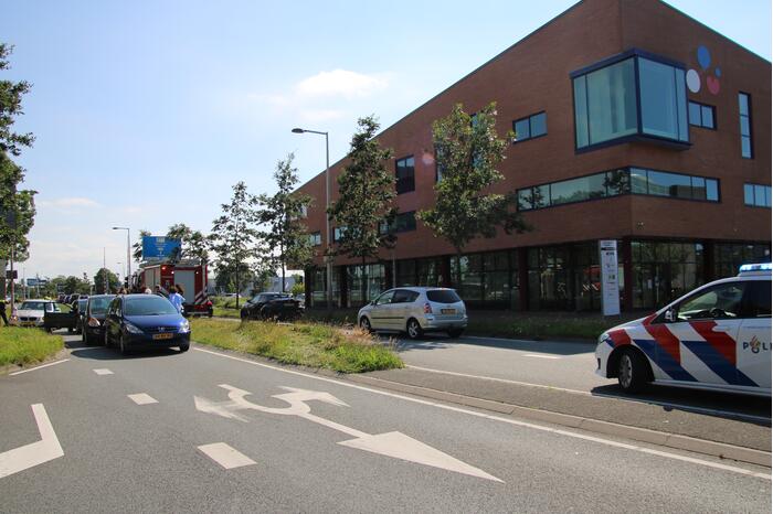 Meerdere auto's botsen op elkaar