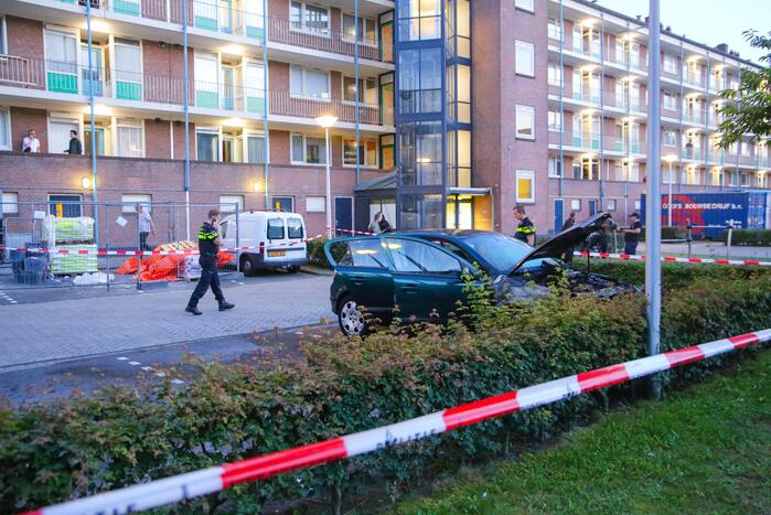 Brand in motorcompartiment van auto