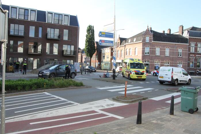 Fietsster aangereden op rotonde