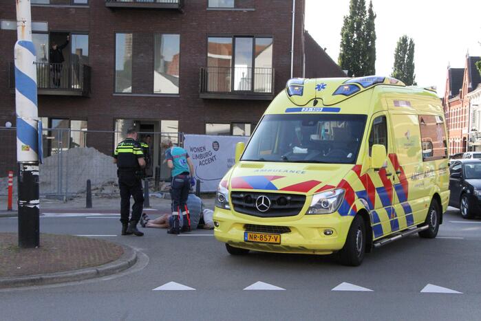 Fietsster aangereden op rotonde