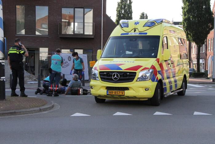 Fietsster aangereden op rotonde