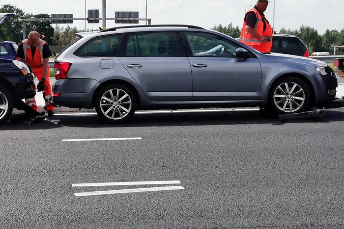 Kop-staart aanrijding tussen twee voertuigen op kruising