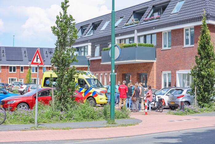 Vrouw gaat met fiets onderuit op parkeerplaats Gezondheidscentrum