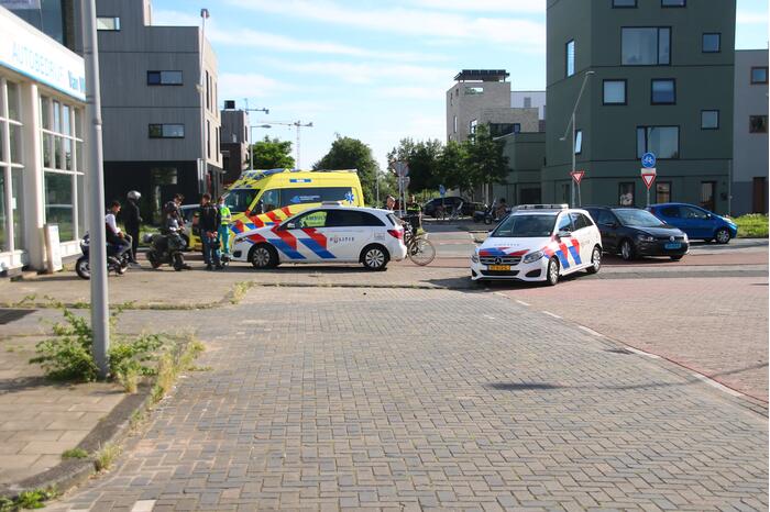 Fietser gewond bij botsing met scooter