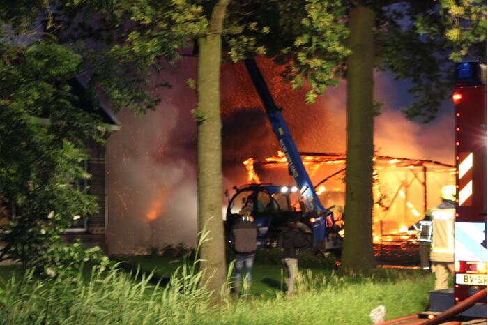 Vuurzee verwoest schuur volledig