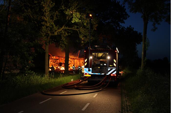 Vuurzee verwoest schuur volledig