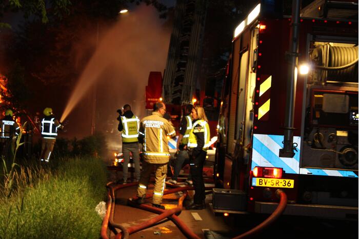 Vuurzee verwoest schuur volledig