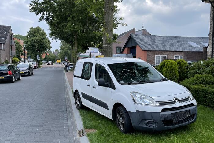 Drie voertuigen botsen op elkaar