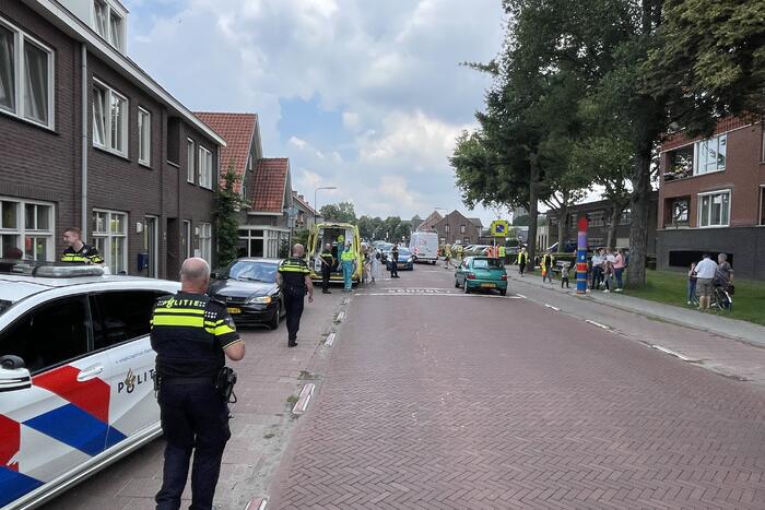 Drie voertuigen botsen op elkaar