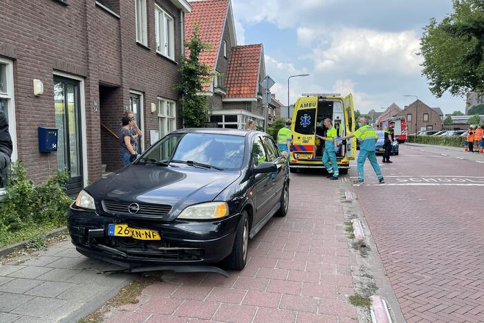 Drie voertuigen botsen op elkaar