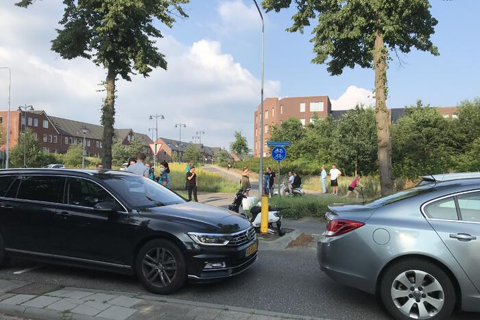Aanrijding tussen personenauto en scooter