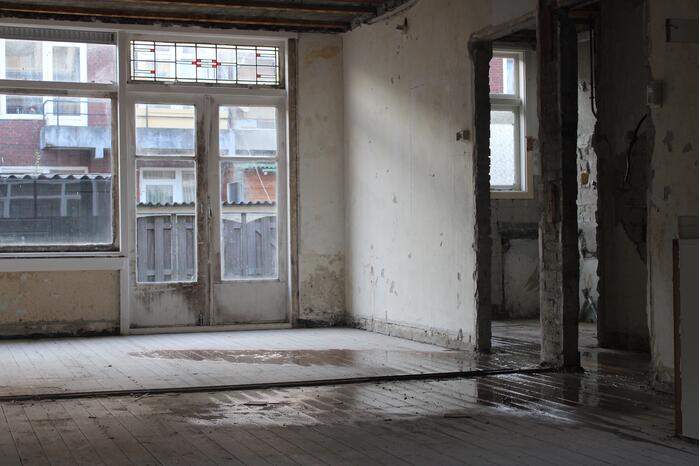 Flinke waterlekkage in leegstaand pand