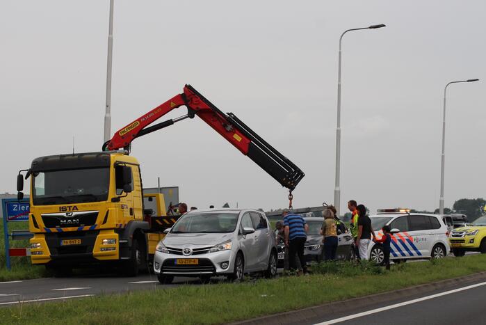 Rijstrook afgesloten na kop-staart botsing