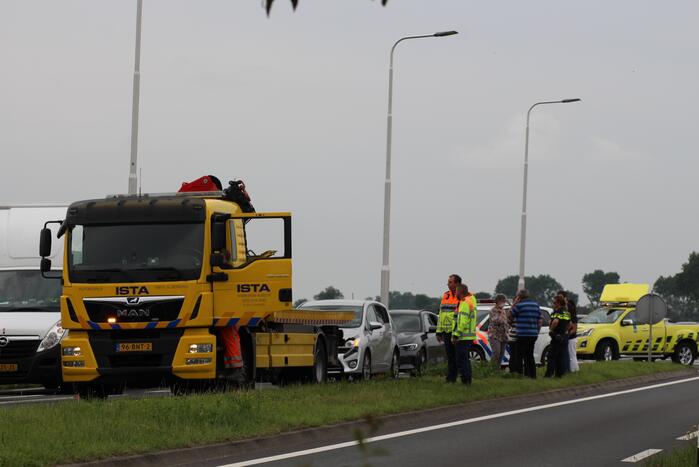 Rijstrook afgesloten na kop-staart botsing