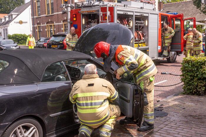 Motorcompartiment auto vat vlam