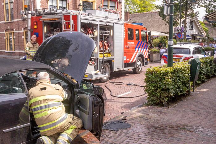 Motorcompartiment auto vat vlam