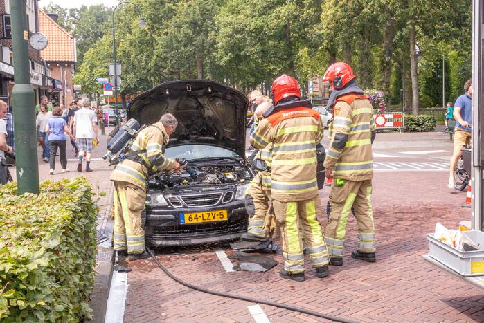 Motorcompartiment auto vat vlam