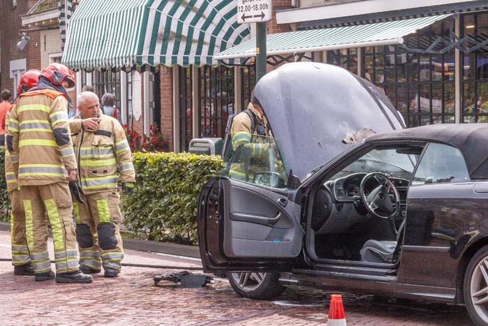 Motorcompartiment auto vat vlam