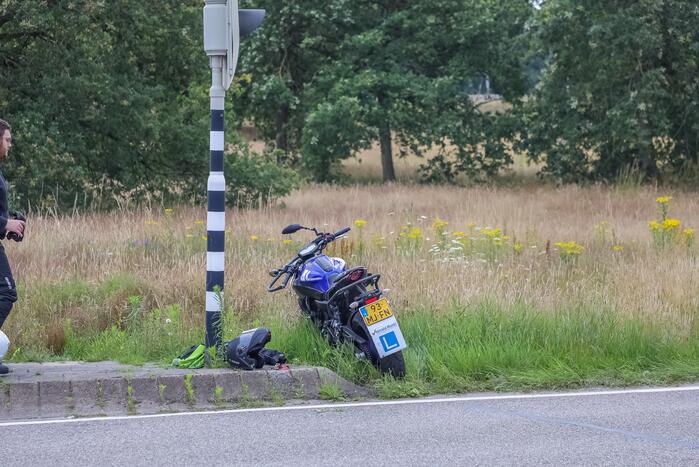 Lesmotorrijder gaat hard onderuit