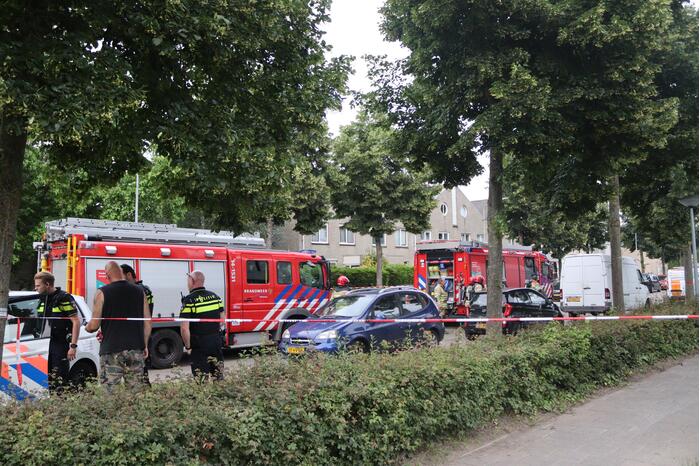 Brand in keuken slaat door naar dak