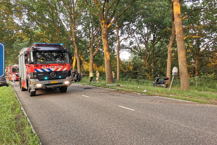 Zeer ernstig ongeval, auto op zijn kant