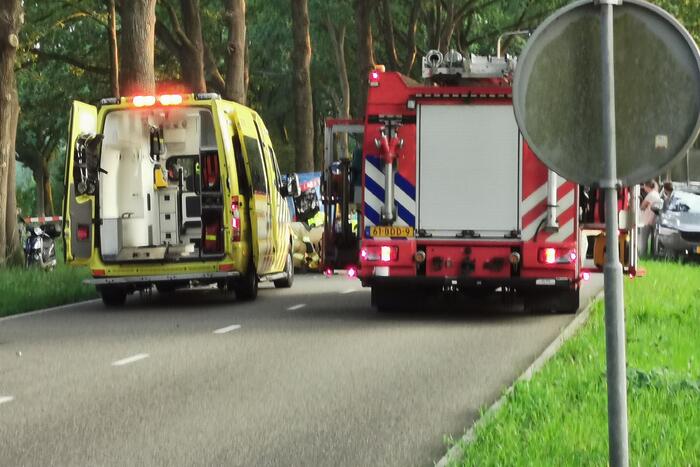 Zeer ernstig ongeval, auto op zijn kant