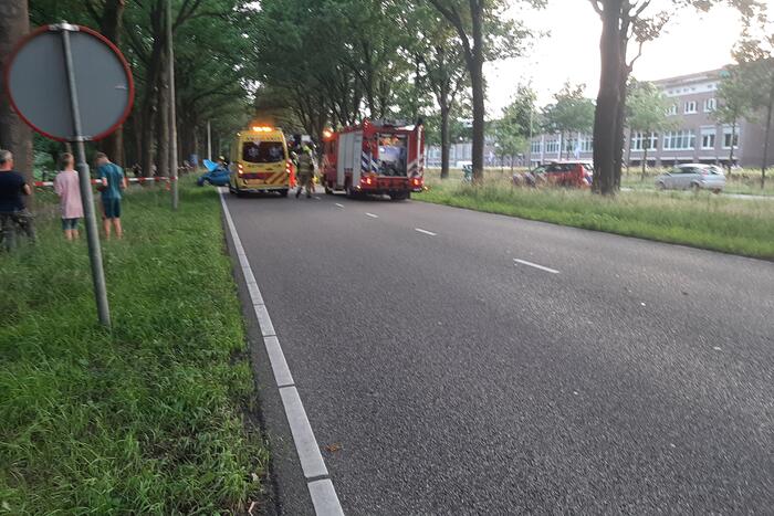 Zeer ernstig ongeval, auto op zijn kant