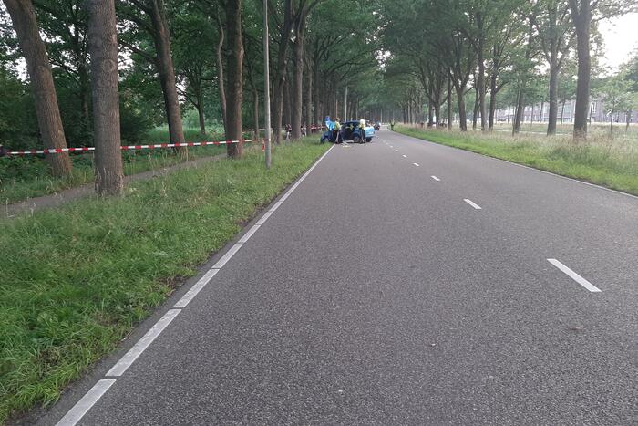Zeer ernstig ongeval, auto op zijn kant