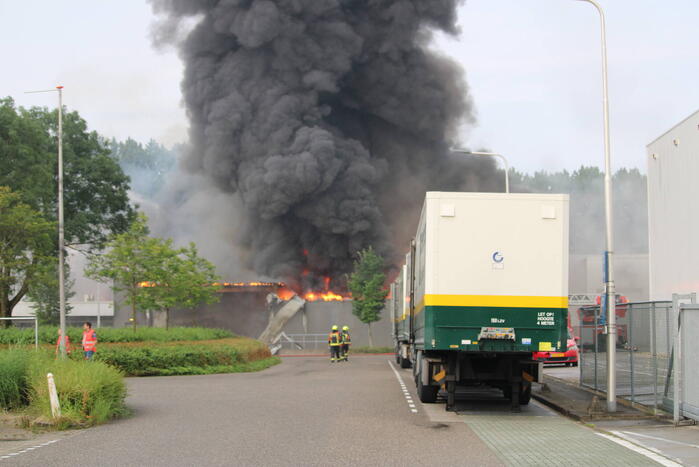 Grote uitslaande brand bij Groenland Kip