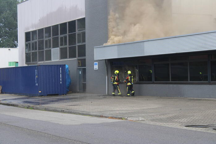 Grote uitslaande brand bij Groenland Kip
