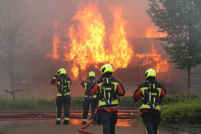 Grote uitslaande brand bij Groenland Kip