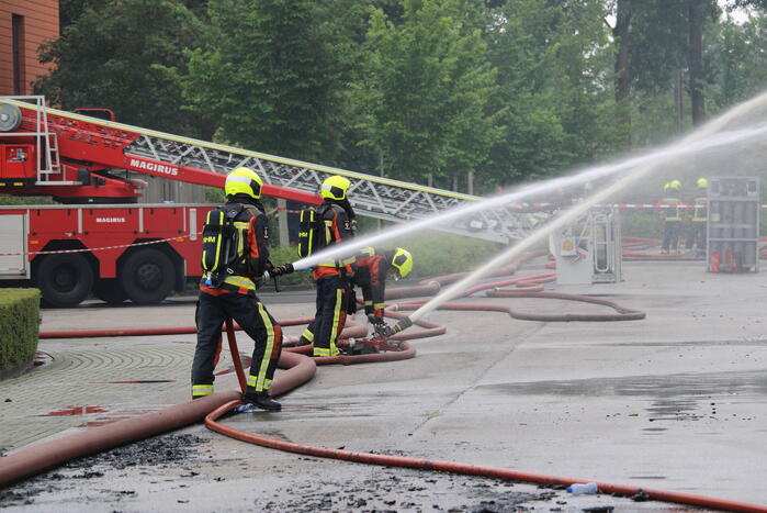 Grote uitslaande brand bij Groenland Kip