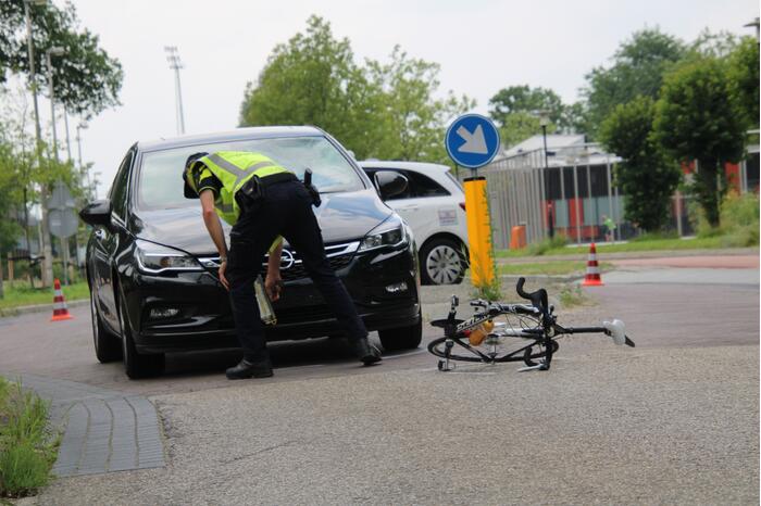 Wielrenner gewond bij ongeval met personenauto