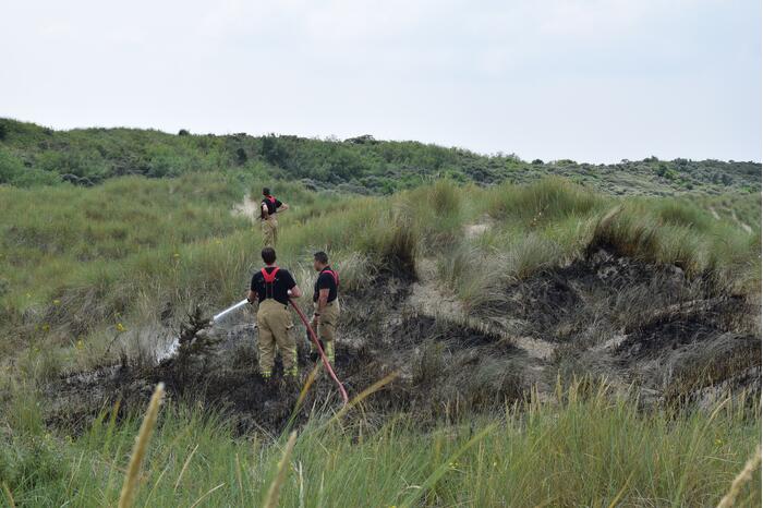 Brand in duinen van strand