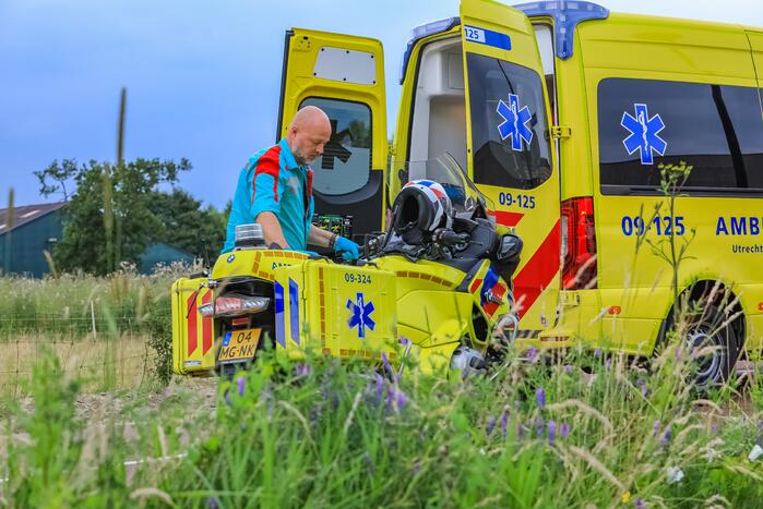 Scooterrijder en fietser botsen