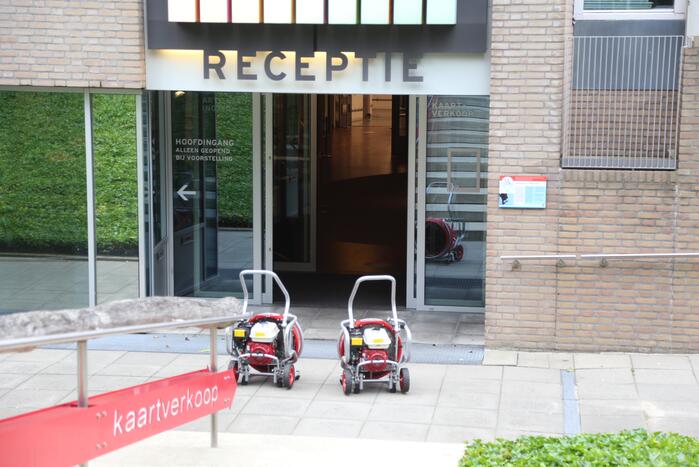 Theater deels ontruimd door brand